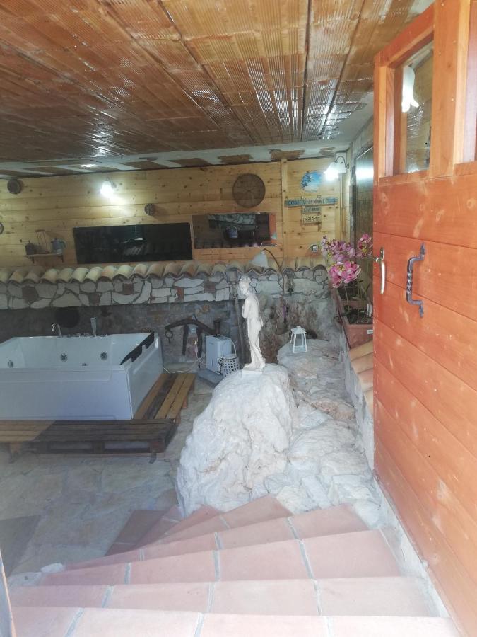 Le Capanne Di Villa Margherita Sonnino Eksteriør billede