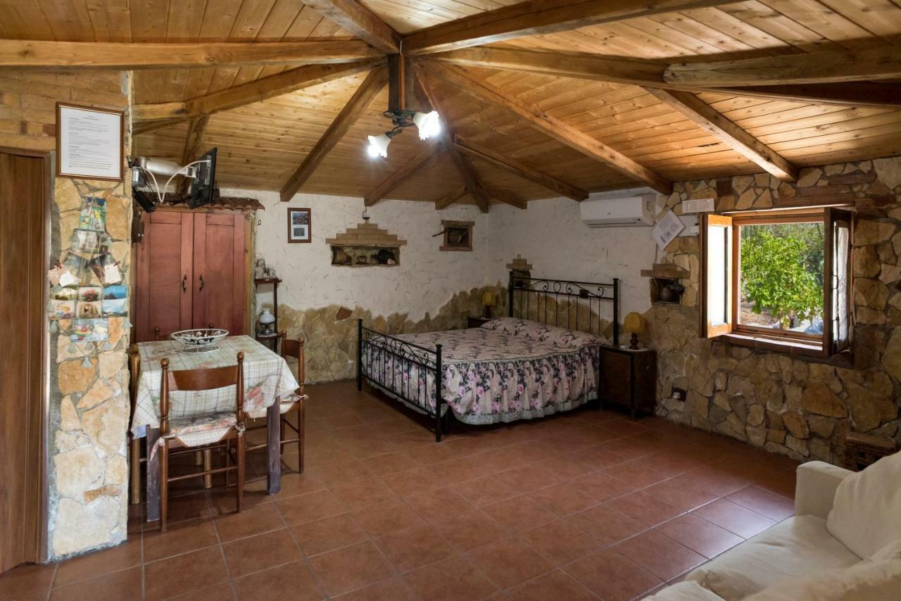 Le Capanne Di Villa Margherita Sonnino Eksteriør billede