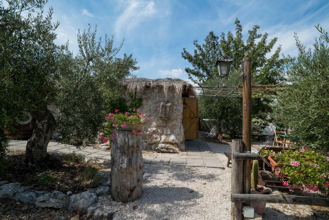 Le Capanne Di Villa Margherita Sonnino Eksteriør billede