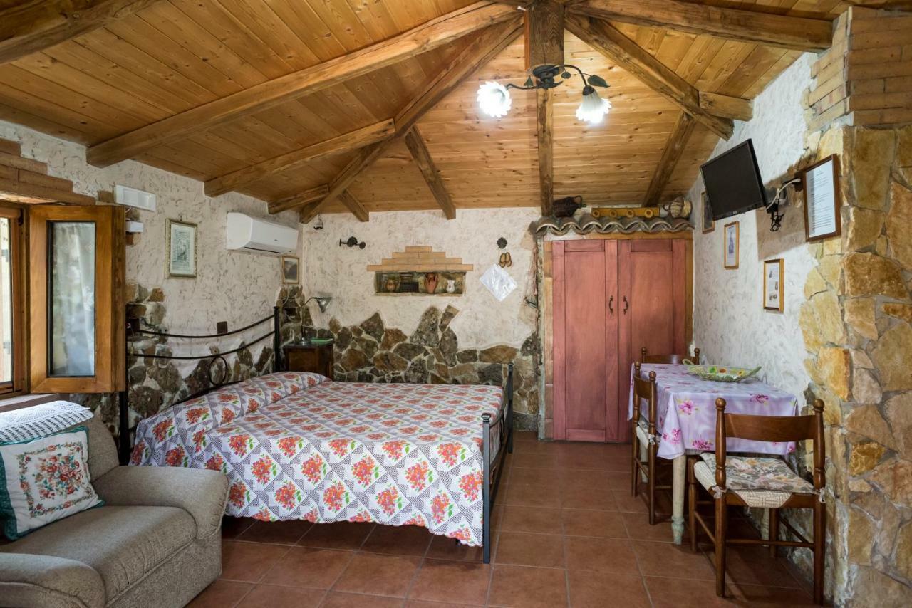 Le Capanne Di Villa Margherita Sonnino Eksteriør billede