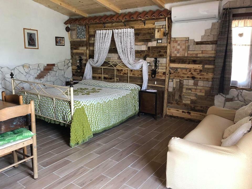 Le Capanne Di Villa Margherita Sonnino Eksteriør billede